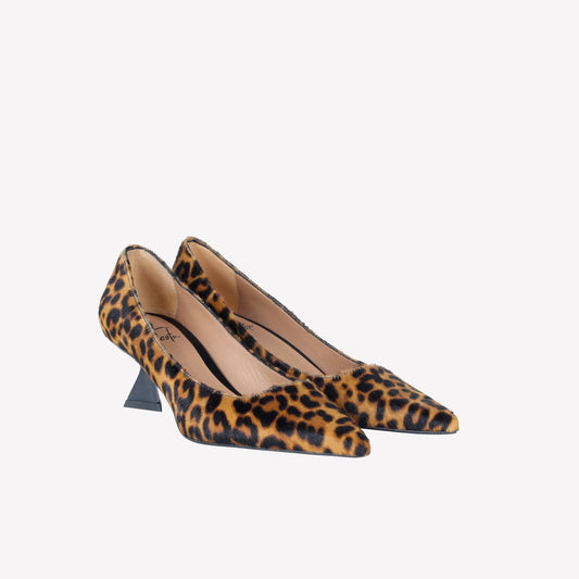 DECOLLETE’ IN PELLE DI VITELLO CON STAMPA LEOPARDATA ARNET - Wild Prints | Roberto Festa