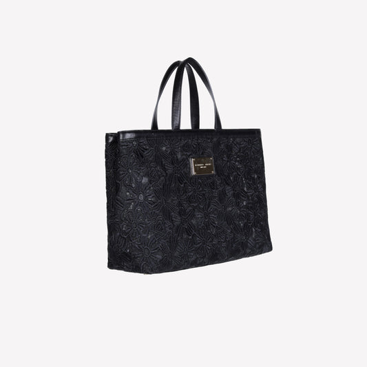 BORSA A SPALLA IN TESSUTO MACRAME' CON BORDI E TRACOLLA IN PELLE NERA ASSIA - Prodotti | Roberto Festa