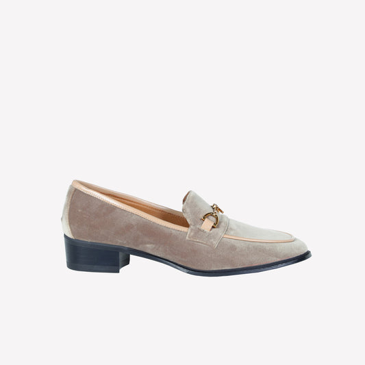 MOCASSINO IN VELLUTO VOLPE CON ACCESSORIO MORSETTO ORO AXEL - Back to Office | Roberto Festa