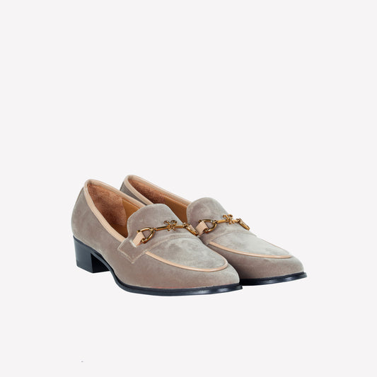 MOCASSINO IN VELLUTO VOLPE CON ACCESSORIO MORSETTO ORO AXEL - Back to Office | Roberto Festa