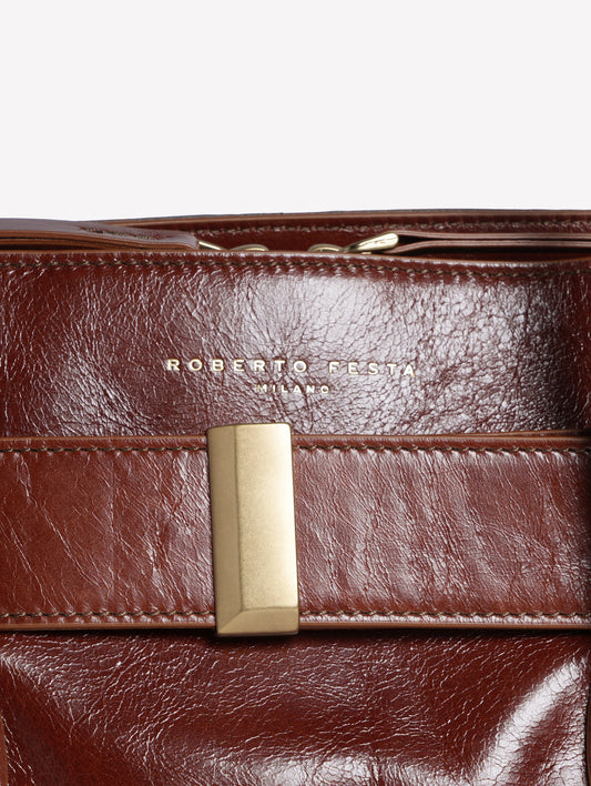 BORSA A SPALLA IN PELLE LUCIDA MARRONE CON CINTURA E ACCESSORI ORO EMERALDA - Marrone | Roberto Festa