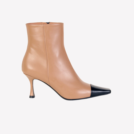 STIVALETTO IN VITELLO SABBIA CON PUNTALE NERO FANNY - Beige | Roberto Festa