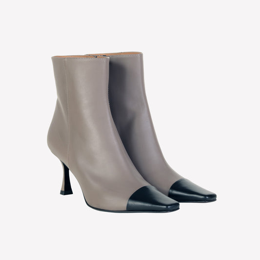 STIVALETTO IN VITELLO STONE CON PUNTALE NERO FANNY - Grigio | Roberto Festa
