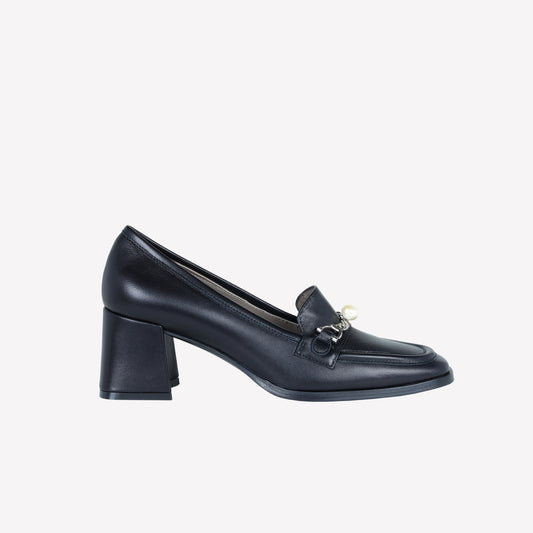 MOCASSINO IN NAPPA NERO CON ACCESSORIO PERLA GERT - Back to Office | Roberto Festa
