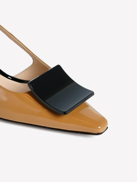 SLINGBACK IN VERNICE MARRONE CON ACCESSORIO QUADRATO KIMERA - Marrone | Roberto Festa