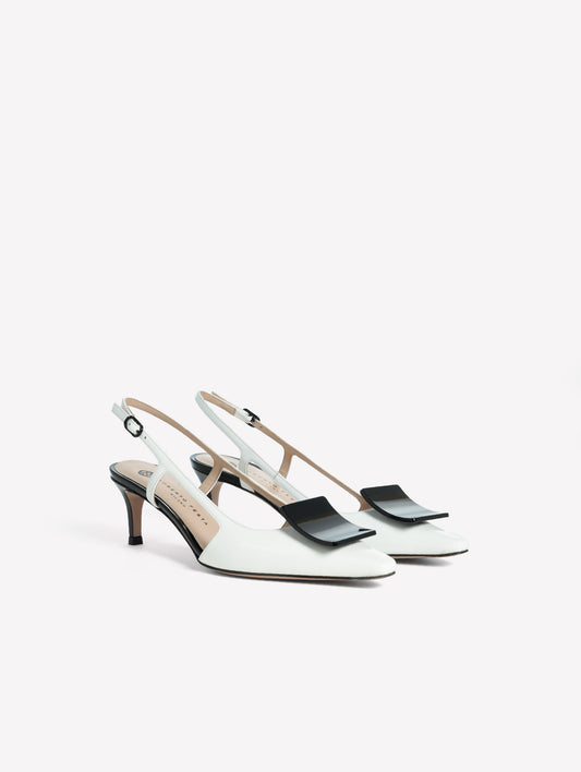 SLINGBACK IN VERNICE COLOR BIANCO  CON ACCESSORIO QUADRATO NERO KIMERA - Scarpe Donna: Calzature eleganti