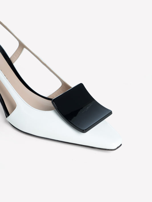 SLINGBACK IN VERNICE COLOR BIANCO  CON ACCESSORIO QUADRATO NERO KIMERA - Bianco | Roberto Festa
