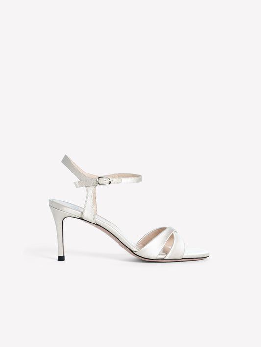 SANDALO IN RASO COLOR PERLA CON CINTURINO ALLA CAVIGLIA E INCROCIO SULLA PUNTA ROMILDA - Scarpe da Sposa | Roberto Festa