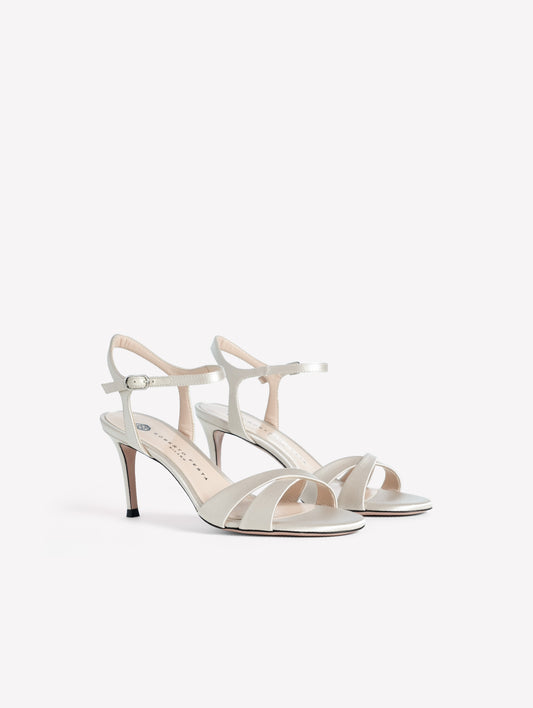 SANDALO IN RASO COLOR PERLA CON CINTURINO ALLA CAVIGLIA E INCROCIO SULLA PUNTA ROMILDA - Scarpe da Sposa | Roberto Festa
